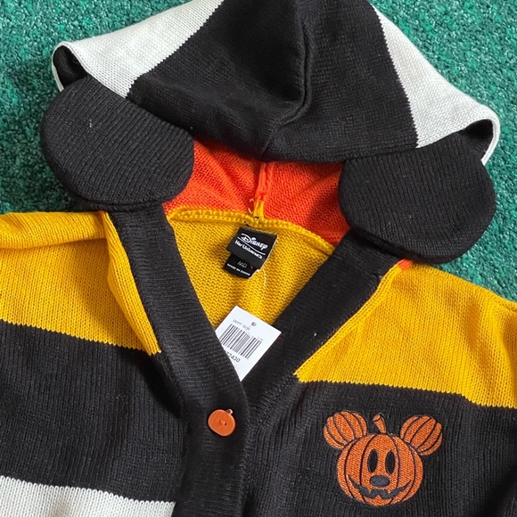 โฌ๏ธ Price Drop Today Only!! โฌ๏ธ BNWT Disney ๐ CandyCorn Cardigan 2022 - Picture 4 of 6